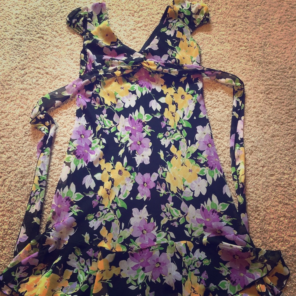 Juniors size 9 - fits woman’s medium.